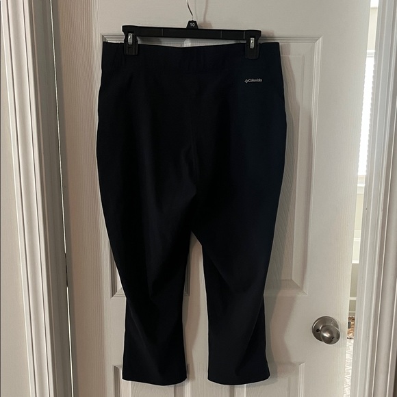 Columbia Women's Black Cropped Pants - Picture 2 of 3